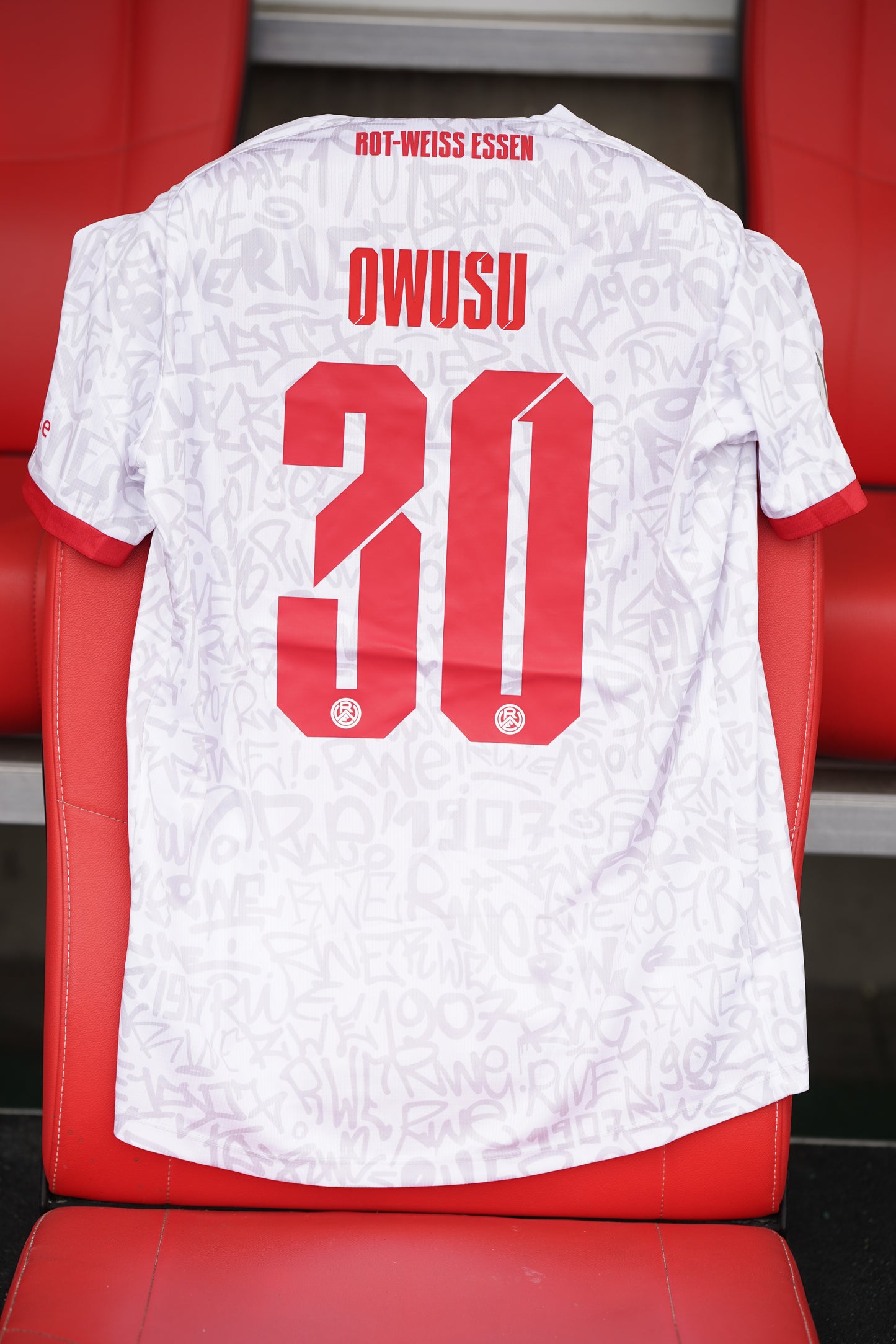 DFB-Pokal-Trikot | vs. BVB 25/26 | #30 Owusu - signiert