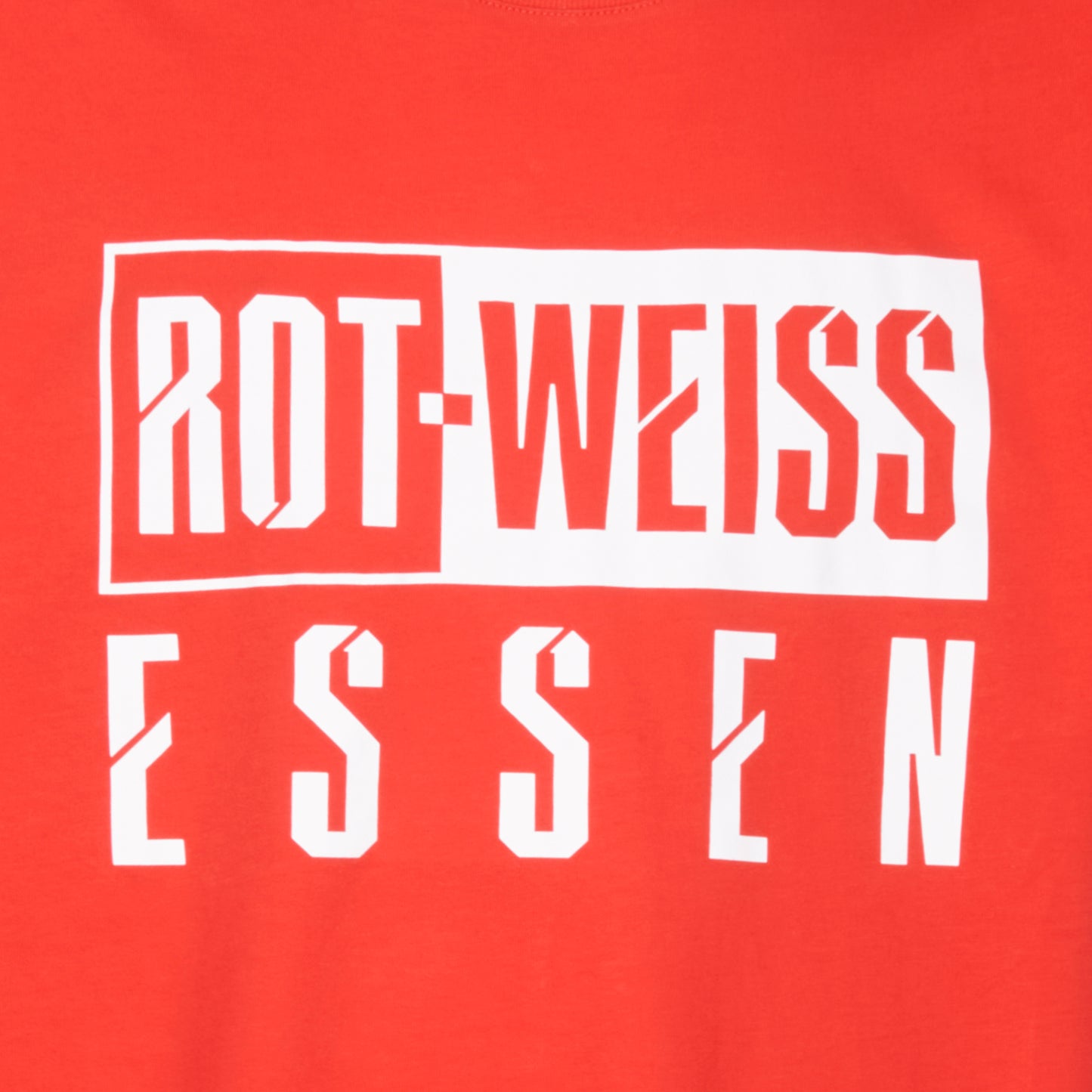 Nahaufnahme Style 2545 "Mono" Druck, weiß, plakativ "ROT-WEISS ESSEN"